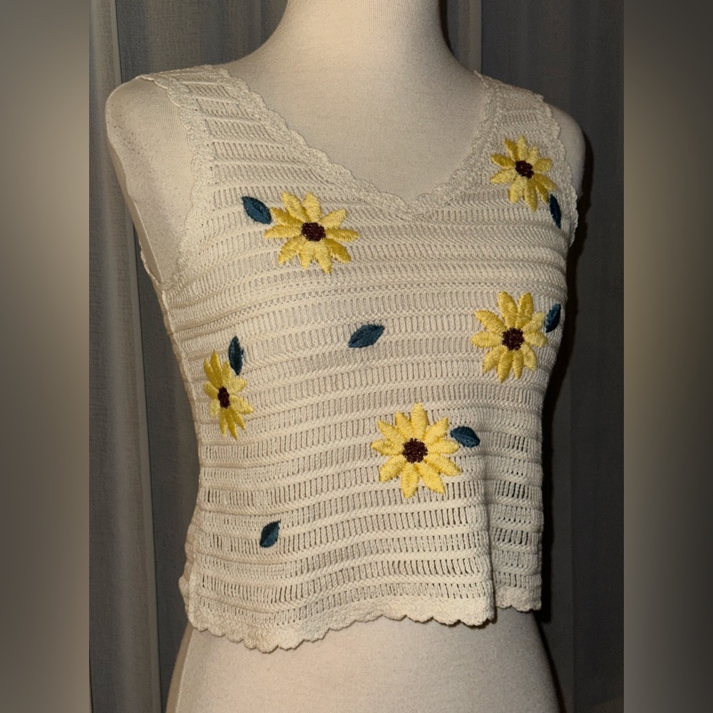 NWT Freshman Cream Cropped Embellished Tank Top. Girls 12-14.